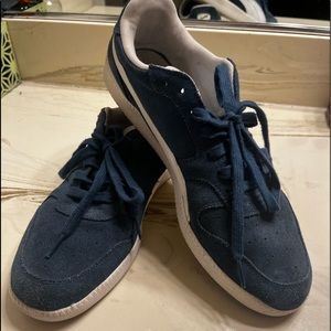 PUMA classic navy sneaker